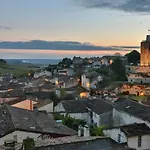 D'hotes La Roseraie Bed & Breakfast