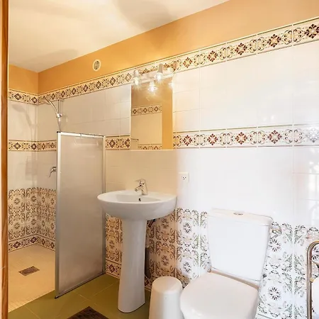 D'hotes La Roseraie Bed & Breakfast 3*
