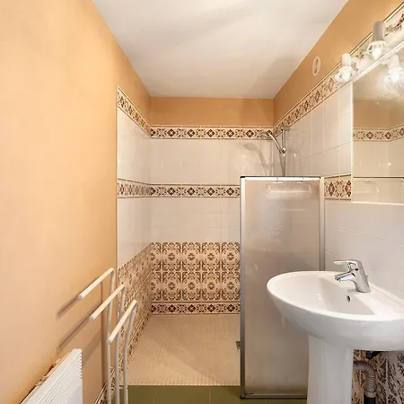 D'hotes La Roseraie Bed & Breakfast 3*