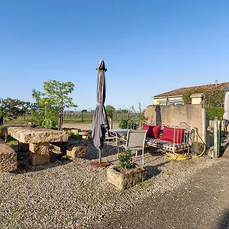 D'hotes La Roseraie Bed & Breakfast